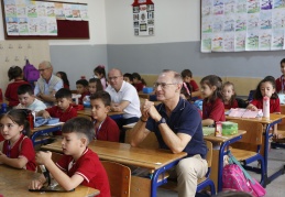 Allianz Grubu CEO’su Oliver Bäte ve Allianz Türkiye CEO’su Tolga Gürkan, UNICEF ile birlikte deprem bölgesini ziyaret etti
