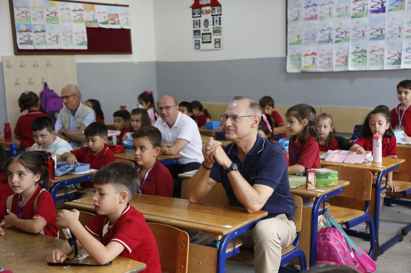 Allianz Grubu CEO’su Oliver Bäte ve Allianz Türkiye CEO’su Tolga Gürkan, UNICEF ile birlikte deprem bölgesini ziyaret etti
