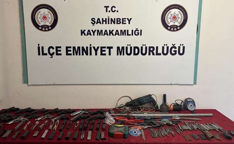 Çok sayıda tabanca malzemesi ele geçirildi