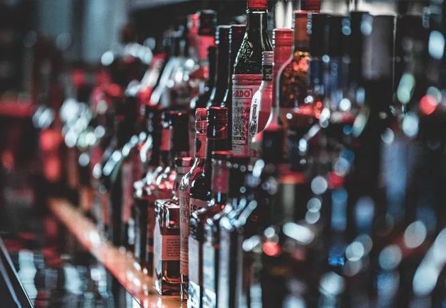 Alkollü içki satışına yeni kısıtlamalar getirildi