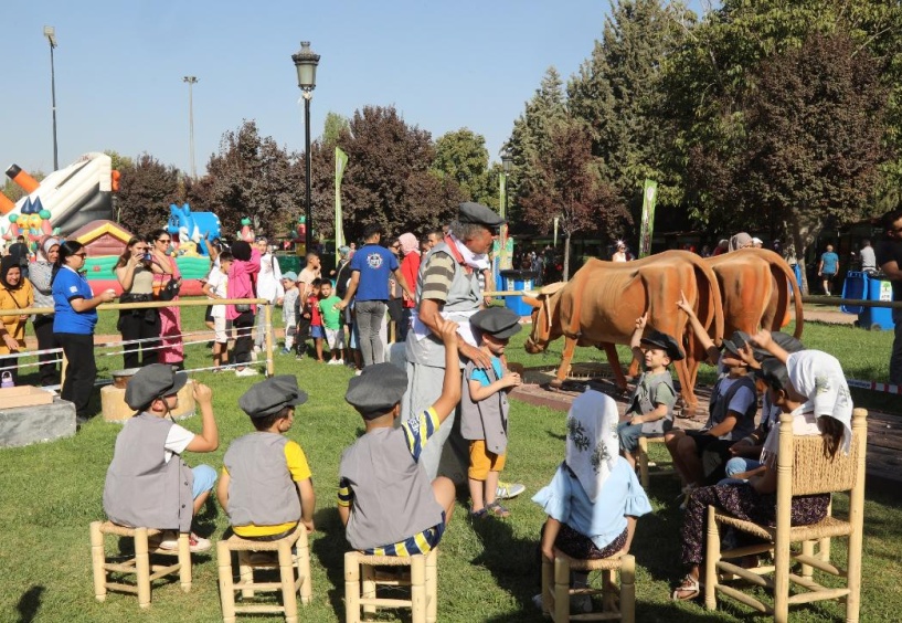 Çocuklar eğleniyor