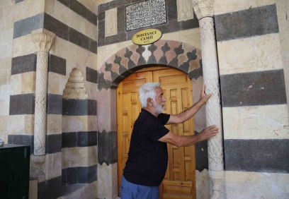 Depremde terazisi hasar gördü