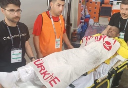 Kırık şüphesiyle hastaneye kaldırıldı