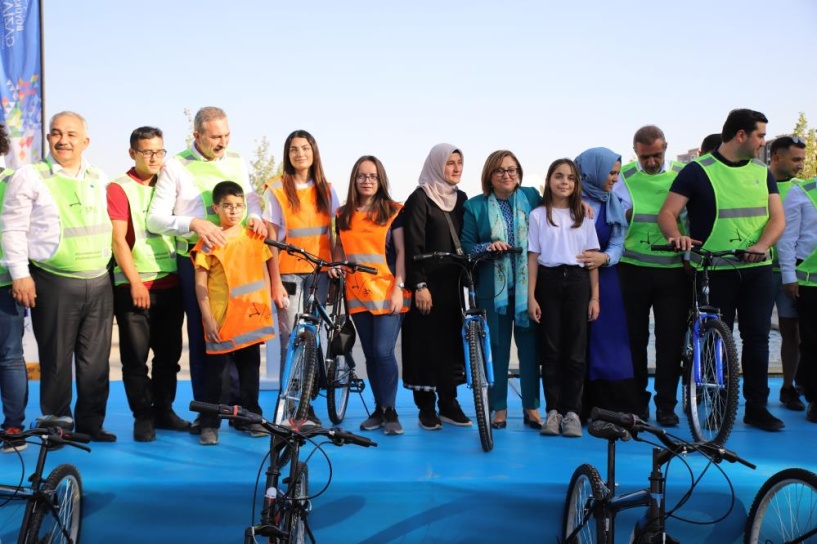 “Arabasız gün”de bisiklet ve scotter sürüşü ve yürüyüş yapıldı