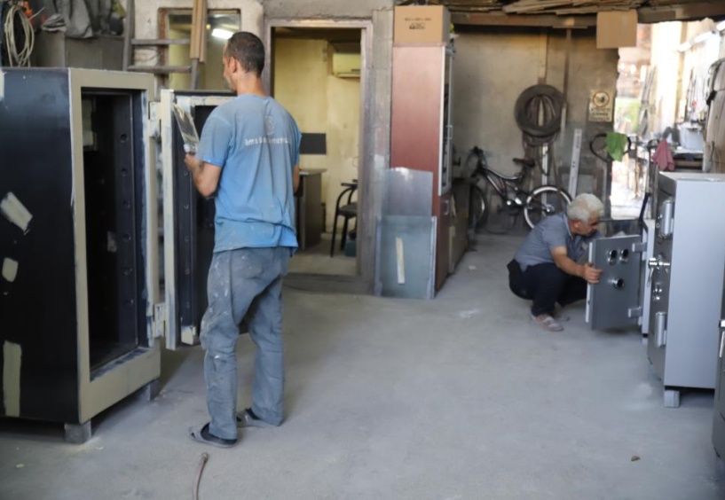 Kasalar teknolojiden uzak, el emeğiyle üretiliyor