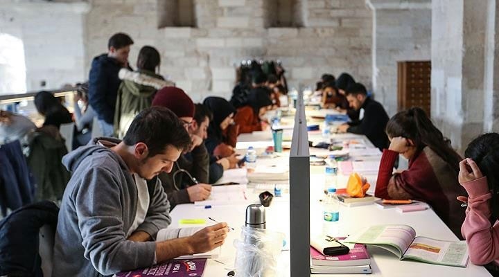 Yoksulluk sınırının altındaki üniversiteliler öğün atlıyor
