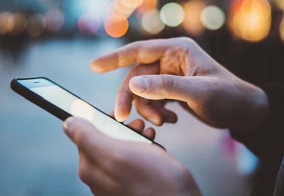 Öğrencilere, cep telefonu ve bilgisayar için 5 bin 500 lirayı geçmeyen destek