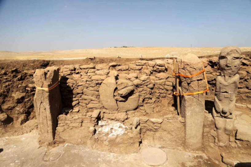 12 bin yıllık Göbeklitepe’de boyalı heykel bulundu