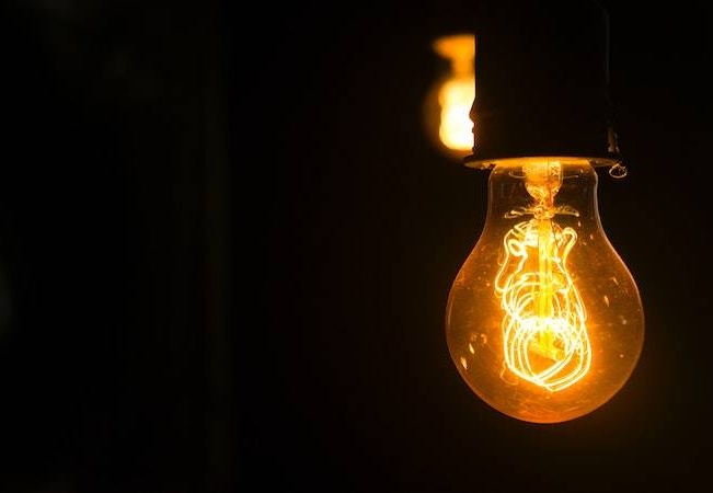 Sanayi ve ticarethanelerde elektriğe yüzde 20 zam geldi