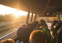 Yabancı turistler şehirler arası yolculuklarda otobüse yönelmeye başladı