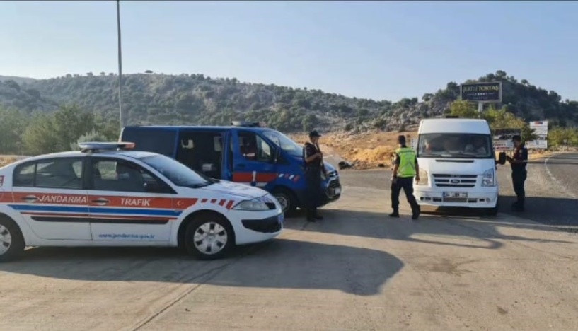 26 araç trafikten men edildi, 4 aranan şahıs yakalandı