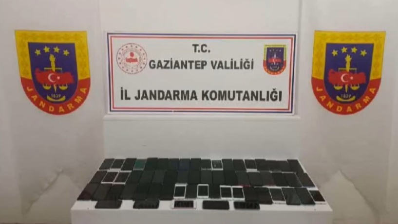 Jandarma 1 milyonluk kaçak cep telefonu ele geçirdi