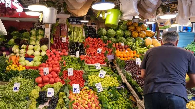 Avrupa Birliği mevzuatına göre yasaklanan pestisit türlerinin Türkiye'de kullanımı halen yaygın