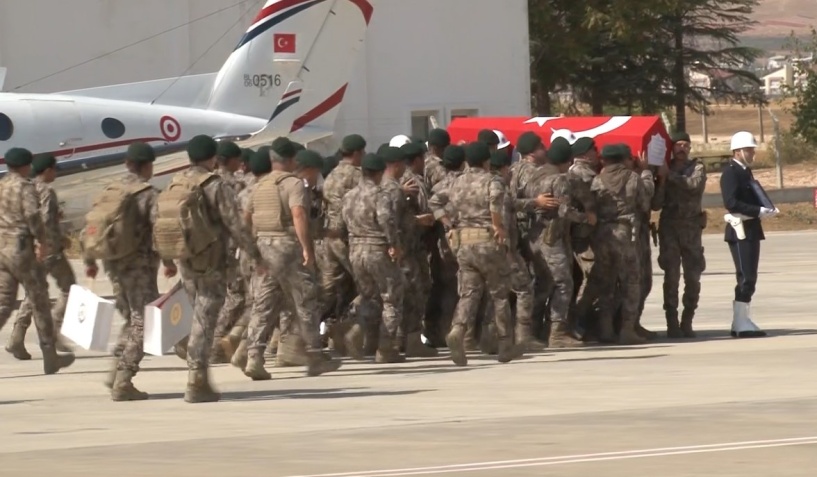Şehit özel harekat polisinin naaşı memleketine uğurlandı
