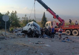 2 si çocuk 6 kişi yaşamını yitirdi, 16 yaralı var