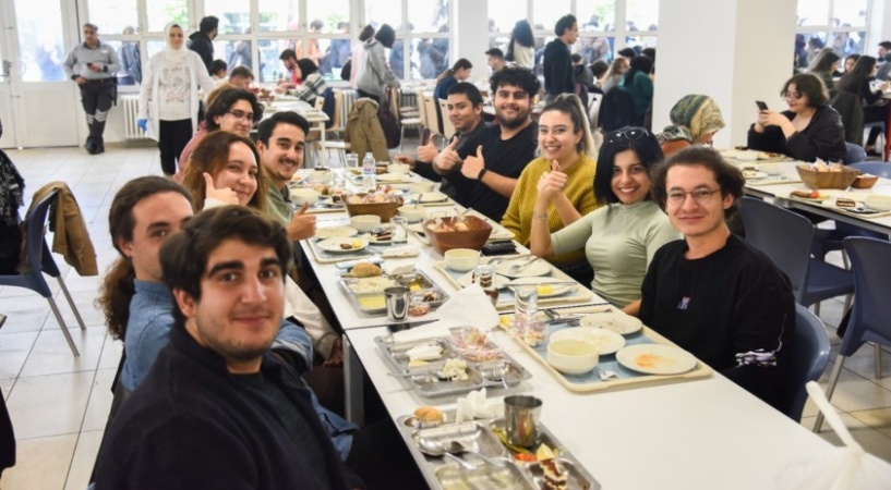 796 öğrenciye yıl boyu günde 3 öğün olmak üzere yemek bursu verildi