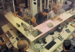 95 dolar yerine 950 dolar karşılığında para verdi, şimdi parayı alanın dönmesini bekliyor