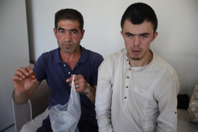 Sucuğun içinden demir parçası çıktı