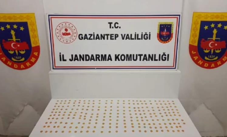 Jandarma bir evde 245 sikke buldu