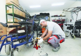 725 adet akülü ve manuel tekerlekli sandalye tamir edildi