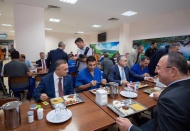 Bakan Işıkhan, Gülsan Holding işçileriyle yemek yedi