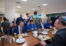 Bakan Işıkhan, Gülsan Holding işçileriyle yemek yedi