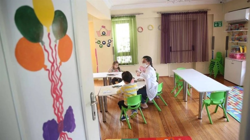 Çağdışı eğitim zihniyeti: Okullara mescit zorunluluğu getirildi