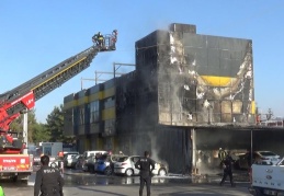 5 araç küle döndü, kundaklama şüphesiyle bir kişi gözaltında