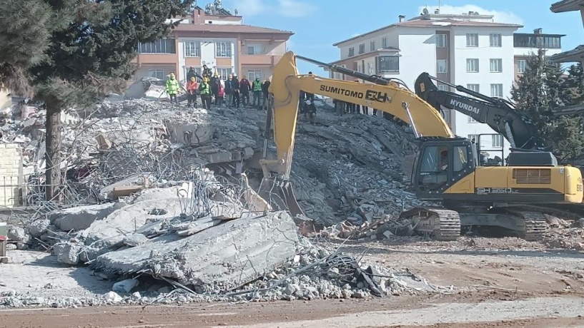 134 kişinin yaşamını yitirdiği Ayşe-Mehmet Polat sitesi için bilirkişi raporu yeterli bulunmadı