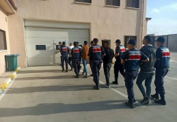 Göçmen organizatörü 4 kişi yakalandı