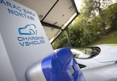 Aracını evinin önünde şarj etmek isteyenlerin izin alması gerekiyor