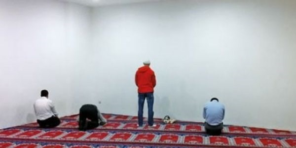 Okullarda mescit düzenlemesi hukuka aykırı