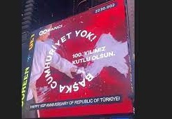 Sabancı, Cumhuriyet’in 100’üncü yılının coşkusunu Times Meydanı’na taşıdı