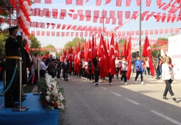 İstasyon Meydanı’nda kutlama yapıldı