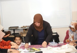 Ürettikleri ürünleri satarak, aile ekonomisine katkı da sağlayabiliyorlar