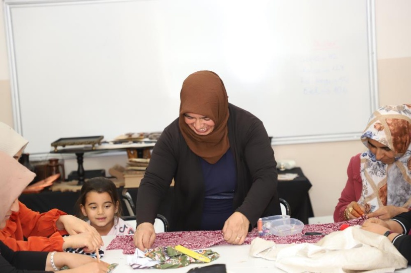 Ürettikleri ürünleri satarak, aile ekonomisine katkı da sağlayabiliyorlar
