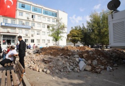 Tapu binasındaki güçlendirme çalışmaları vatandaşları tedirgin etti