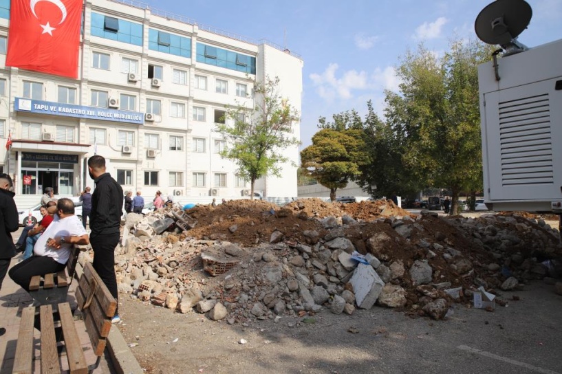 Tapu binasındaki güçlendirme çalışmaları vatandaşları tedirgin etti