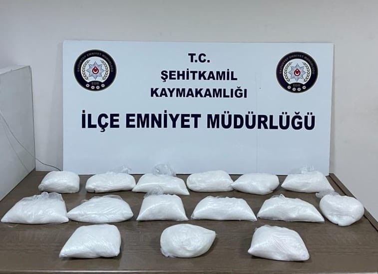 Şüpheli araçtan 15 kilo metamfetamin çıktı