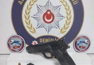 Memleket cephanelik gibi: 66 ilde, 526 ruhsatsız tabanca, 35 kurusıkı tabanca, 10 uzun namlulu tüfek, 58 ruhsatsız av tüfeği ele geçirildi