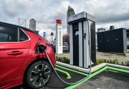 Elektrikli araçtan önce, şarj istasyonu birincisi olduk