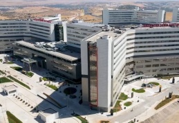 Şehir Hastanesi’nin hali pür melali: Ameliyata germek için eldiven yok