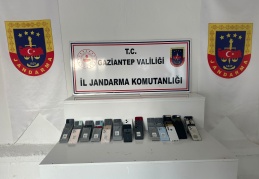 Bir evde çok sayıda kaçak telefon bulundu