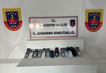 Bir evde çok sayıda kaçak telefon bulundu