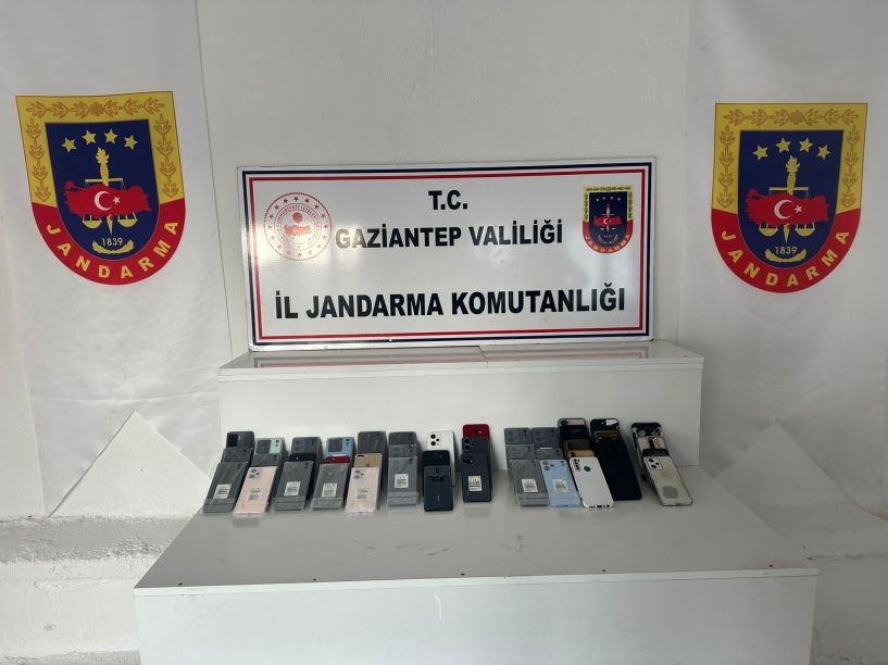 Bir evde çok sayıda kaçak telefon bulundu