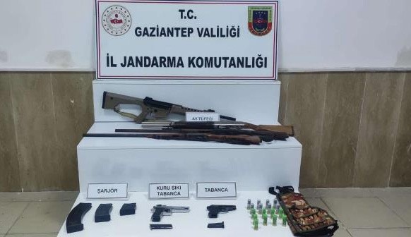 Gaziantep'te 4 tüfek ile çok sayıda fişek ele geçirildi