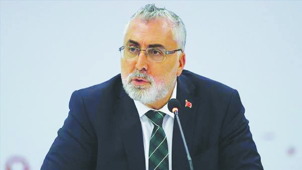 Ülkesinden habersiz zavallı Bakan!