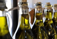 290 liranın altında zeytinyağı görürsek o yağdan şüphelenin