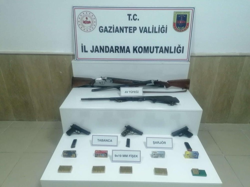 Ruhsatsız tabanca ve tüfek ele geçirildi