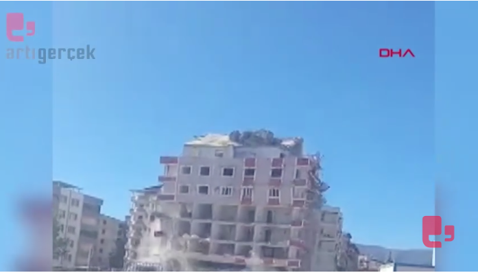 Antep’te ağır hasarlı 7 katlı bina, yıkım sırasında çöktü